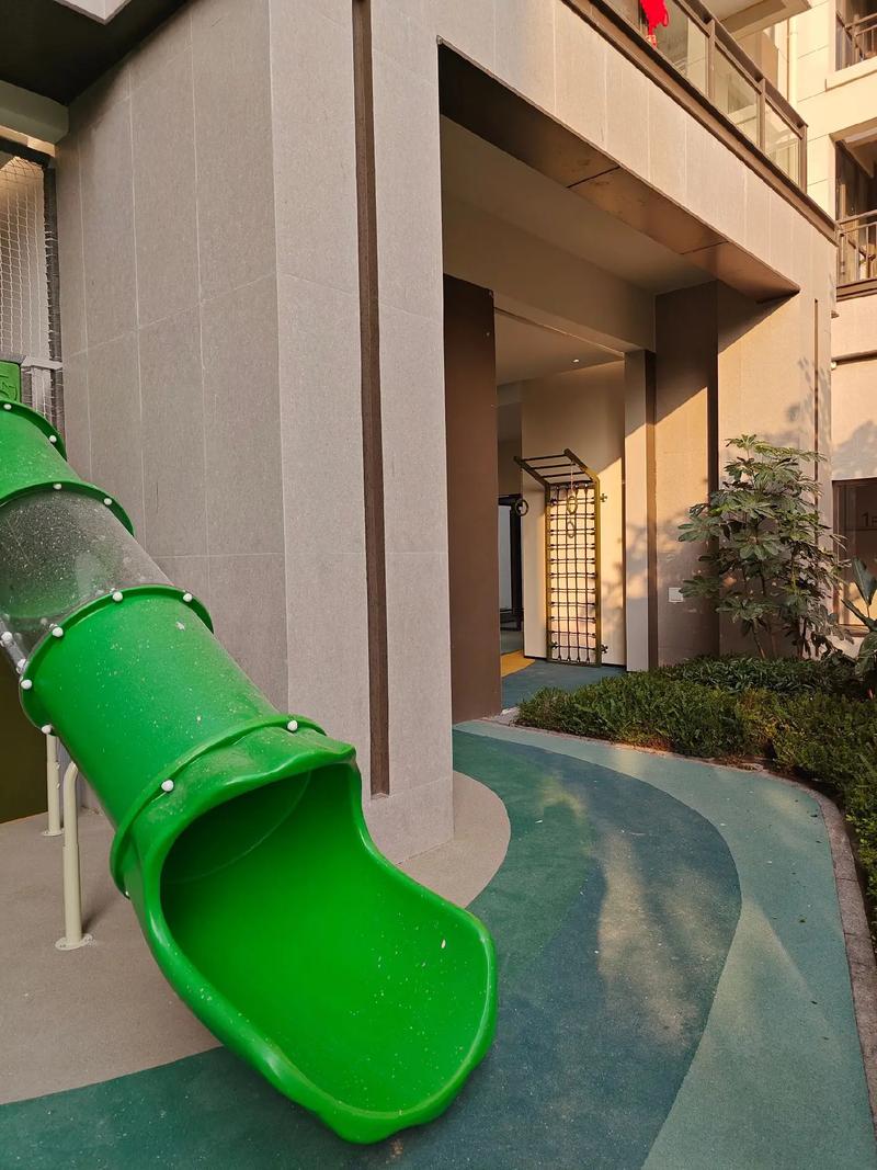 中山遠(yuǎn)洋天著架空層小非標(biāo),搖馬蹺蹺板健身康體設(shè)施整體完工啦